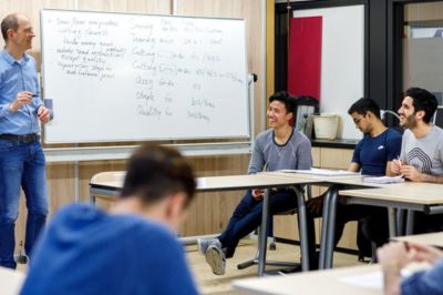 Hybride docentschap brengt onderwijs en arbeidsmarkt samen