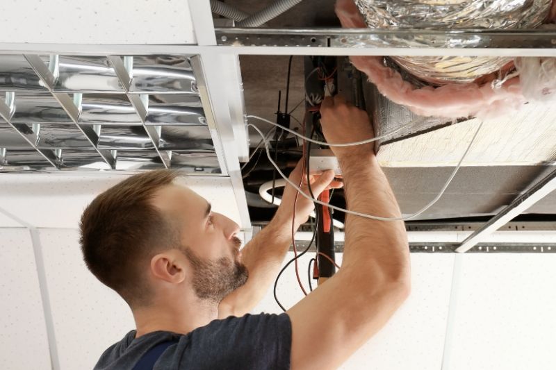 Monteur hoogwerker openbare verlichting